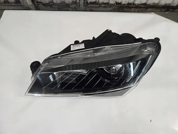 Linker Scheinwerfer Skoda Superb III Xenon LED 3V1941017B image 3