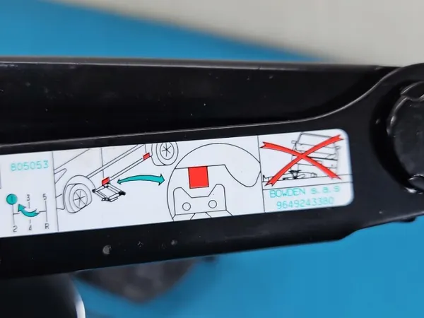 Macaco trapezoidal usado para Citroen C4 I image 3