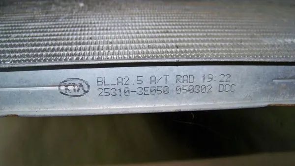 Radiateur d'eau OEM 25310-3E050 pour Kia Sorento I image 7