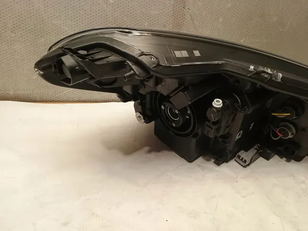 Faros izquierdo Toyota Yaris III 2017-2020 OEM 81170-0DJ90 image 4