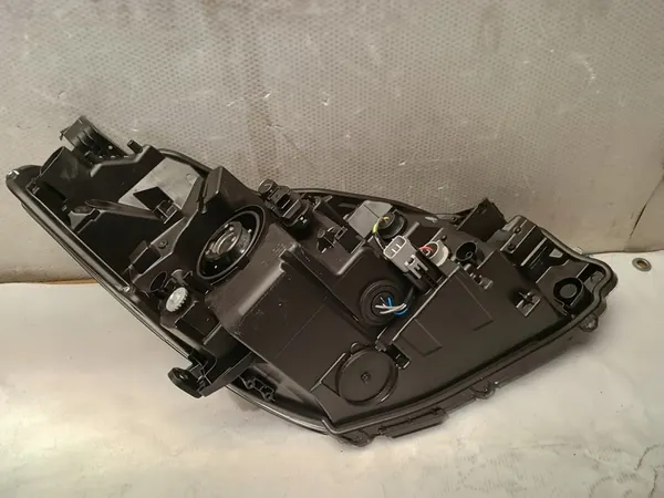 Faros izquierdo Toyota Yaris III 2017-2020 OEM 81170-0DJ90 image 7