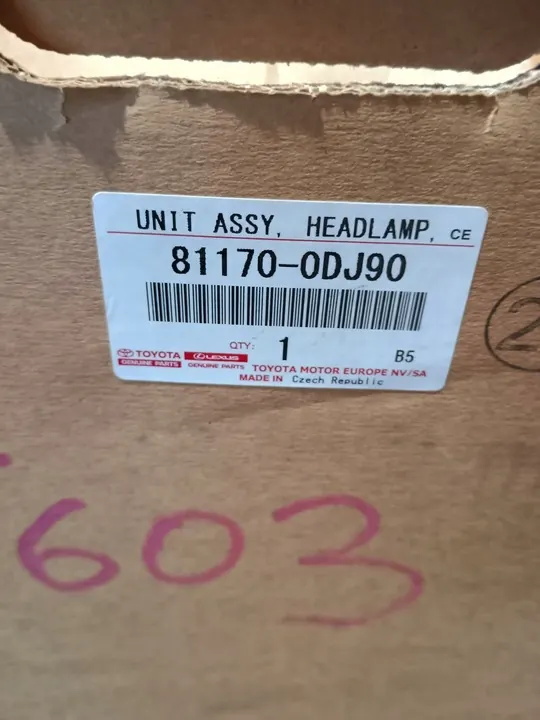 Faros izquierdo Toyota Yaris III 2017-2020 OEM 81170-0DJ90 image 8