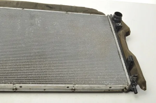 Radiateur d'eau OEM 418872 pour Aston Martin Vantage 4.7 image 10