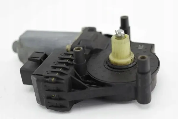 Motor de ventana Bosch OEM 0130821786 - Usado image 4