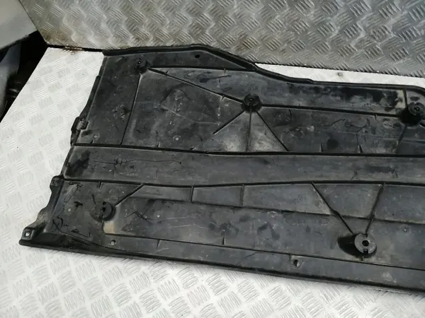 OEM 3Q0825202K Höger Underkroppsskydd VW Passat B8 image 4