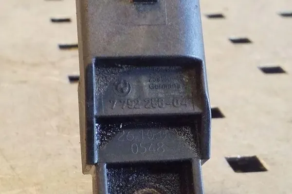 Sensor de posición del árbol de levas BMW X3 (E83) 3.0L Diesel image 4