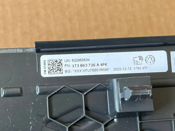 Cubierta de escalón derecho VW ID Buzz OEM 1T3863726A image 3