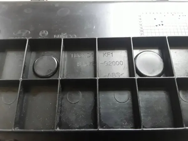 Tomada AUX Hyundai Ioniq OEM 84675G2000 - Usado image 3