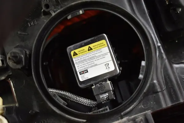 Vasen Xenon-ajovalot Volvo XC90 2006-2014 OEM 31290892 image 10