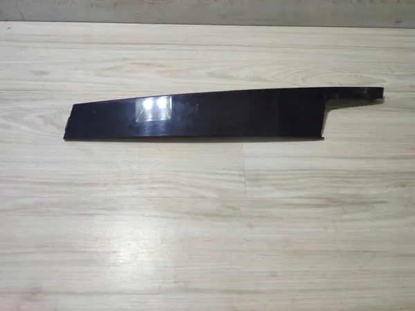 Skoda Scala 2020 Moldura janela porta dianteira direita OEM 657837902 image 2