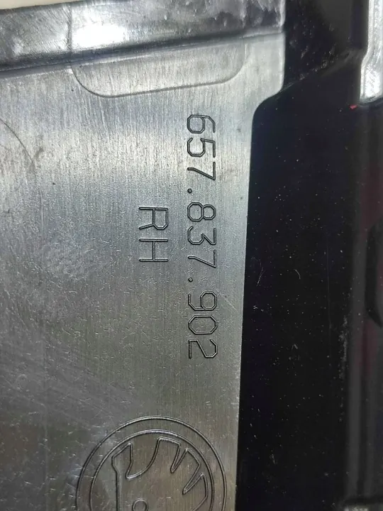 Skoda Scala 2020 Moldura janela porta dianteira direita OEM 657837902 image 4