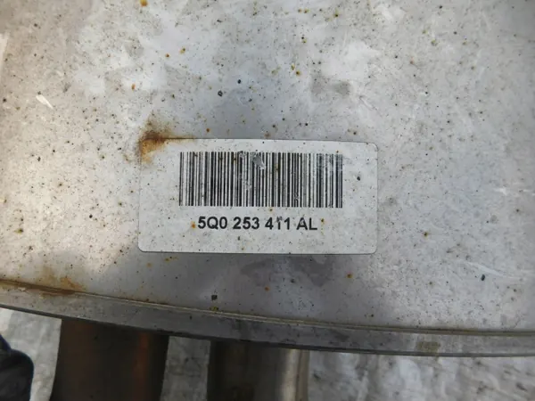 VW Golf VII 1.2 TSI Pakoputken vaimennin OEM 5Q0253411AL image 4