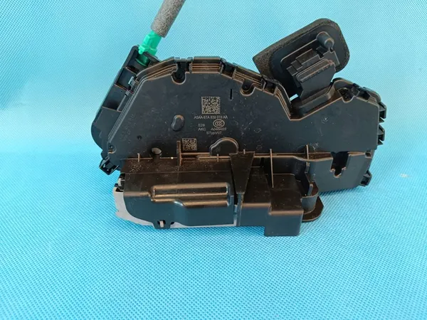 AUDI Q3 F3 SPORTBACK 1.4 TSI 2024 Vänster Bakdörrslås OEM 5TA839015AA image 2