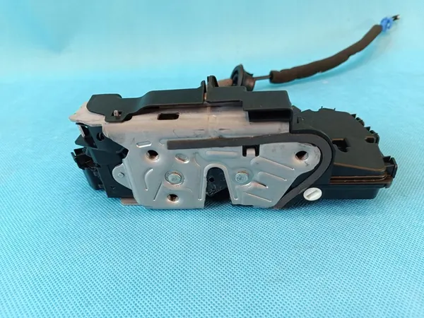 AUDI Q3 F3 SPORTBACK 1.4 TSI 2024 Vänster Bakdörrslås OEM 5TA839015AA image 3