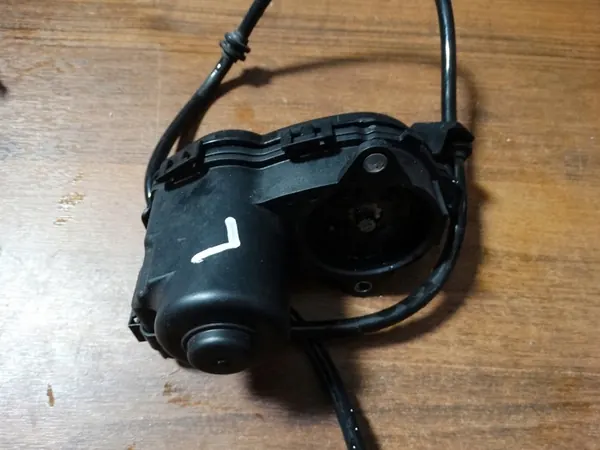 Käsijarrumoottori Mercedes SL R231 image 2