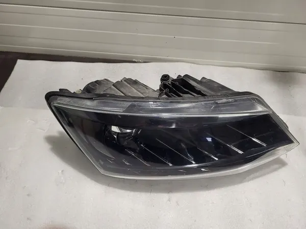 Farol direito Skoda Fabia III 6V1941016A image 5