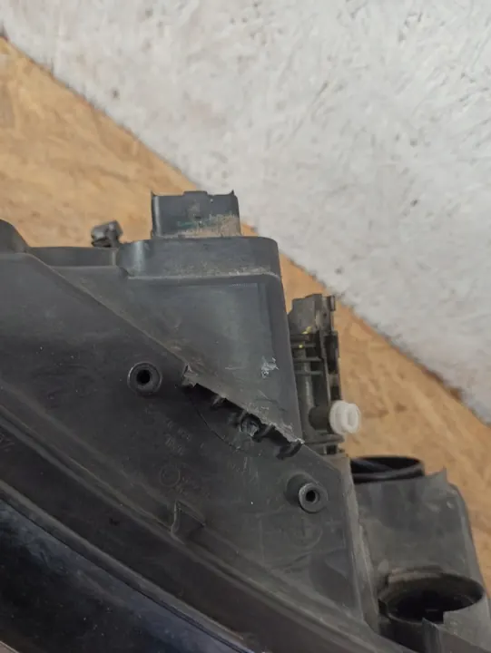 Oikea ajovalaisin Dacia Sandero II 260103529R image 2