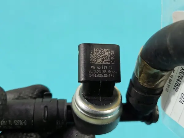 Sensor Pressão Combustível Skoda OEM 04B906054G Usado image 8