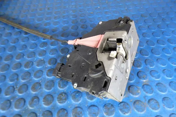 Vänster bakdörrslås 6-pol OPEL Corsa E image 4