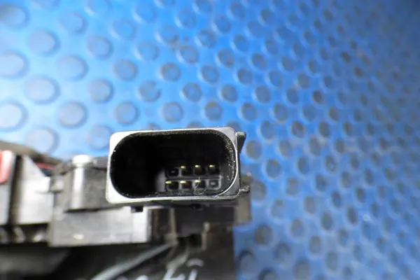 Vänster bakdörrslås 6-pol OPEL Corsa E image 5