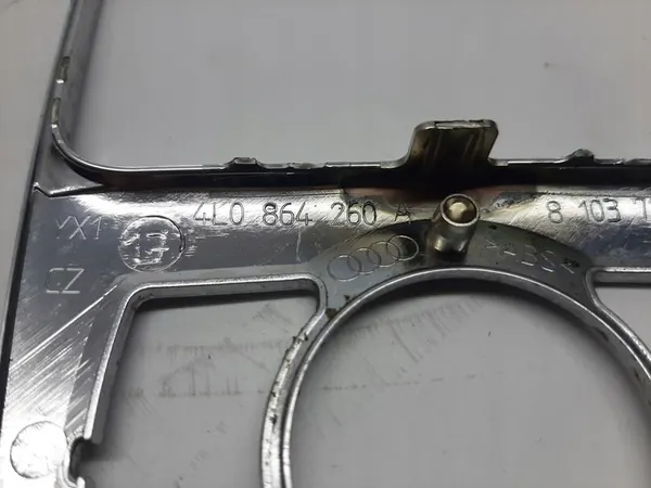 Original mittkonsolram Audi Q7 image 3