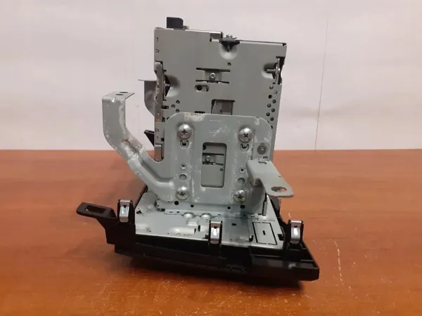 Mudador CD usado OEM 12523 para Nissan Qashqai II image 10