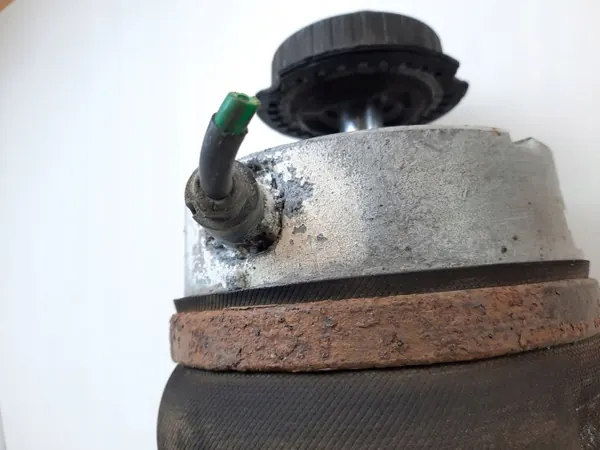 Volkswagen Touareg I Fram luftfjädring OEM 7L6616040E image 7