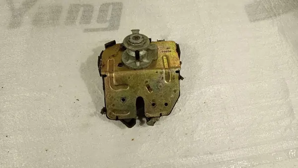 YS4A43102 Ford Focus MK1 Fechadura Portinhola Traseira image 2