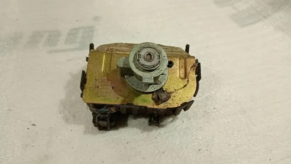 YS4A43102 Ford Focus MK1 Fechadura Portinhola Traseira image 3