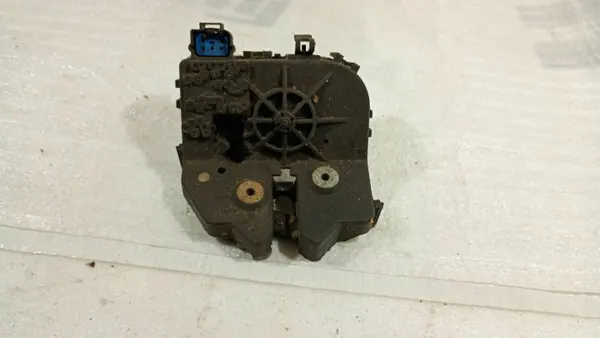 YS4A43102 Ford Focus MK1 Fechadura Portinhola Traseira image 4