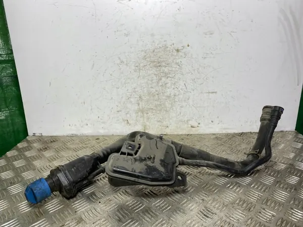 Tanque AdBlue Mitsubishi OEM FOB20746 - Usado image 2