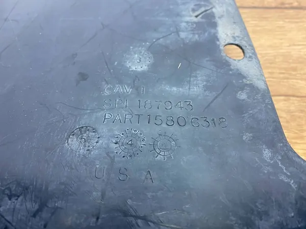 Oikea etupyörän kaari Chevrolet Corvette C6 2005+ OEM image 10