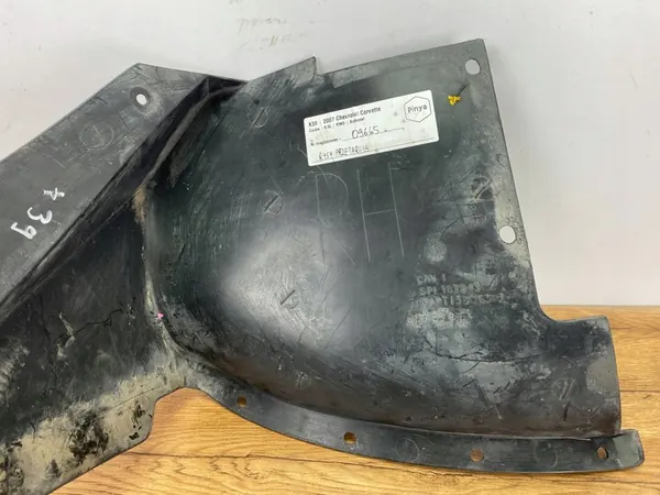 Oikea etupyörän kaari Chevrolet Corvette C6 2005+ OEM image 7