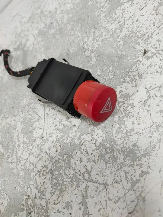 Audi TT 8N Gevarenknop 8N0941509A image 2