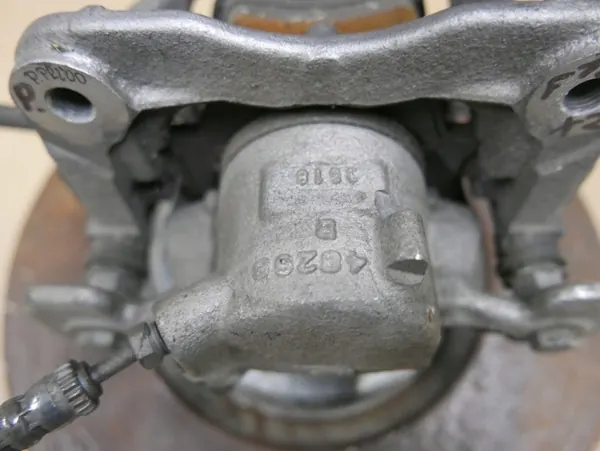 Étrier de frein avant droit BMW X2 F39 OEM 6865713 image 5