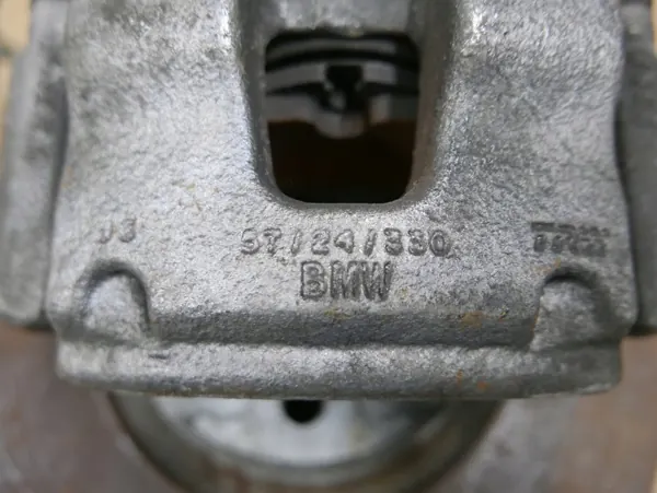 Étrier de frein avant droit BMW X2 F39 OEM 6865713 image 8