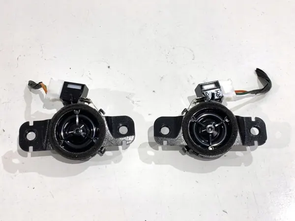OEM 96330-J7000 Kaiuttimisarja Kia Ceedille - Käytetty image 6