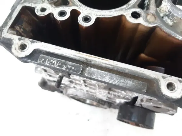 Motorblock BMW E90 N43B20A OEM 7558266 Begagnad image 9
