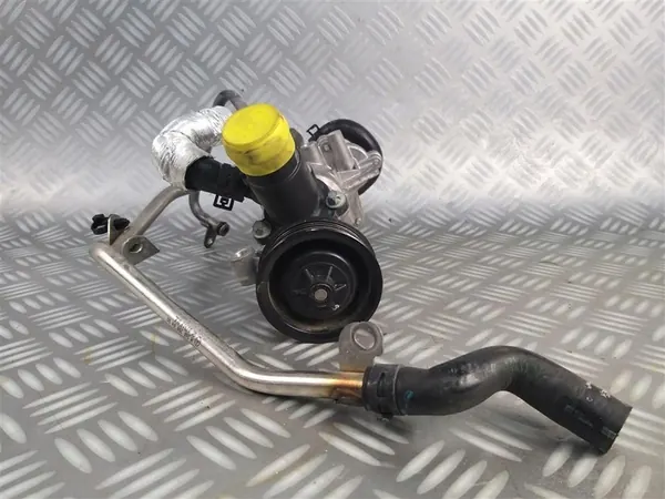 Vattenpump Mercedes A-klass W177 A35 AMG 2.0 T image 2