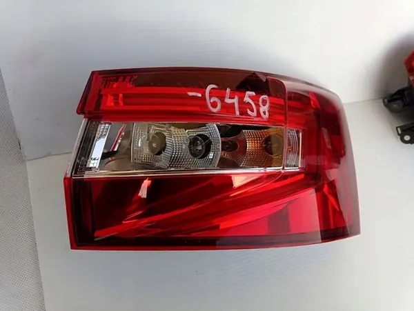 Luz trasera LED derecha Skoda Enyaq IV 5LG945308C image 2