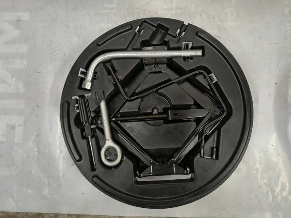 Alfa Romeo Giulia Kofferraumteppich Set OEM 51811832 image 7