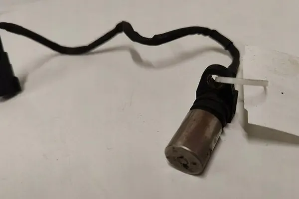 Kampiakselin sijaintianturi VOLVO V70 II 2.0L diesel image 2