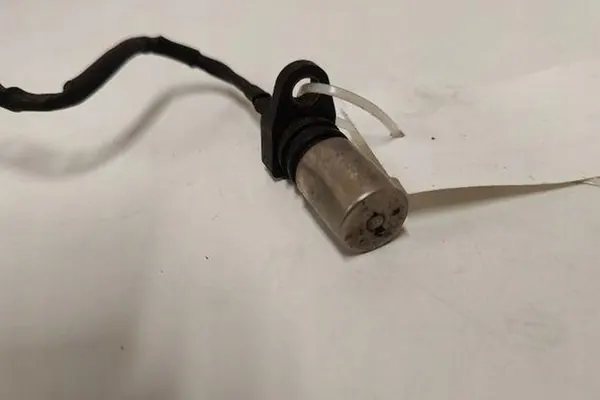 Kampiakselin sijaintianturi VOLVO V70 II 2.0L diesel image 3