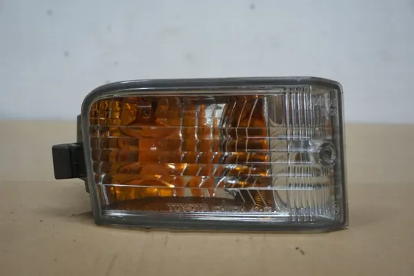 OEM RAV4 II Höger framblinkers 00-05 - Begagnad image 2