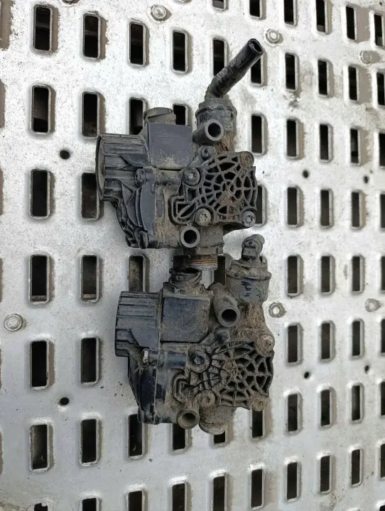 Válvula controle pressão dianteira OEM 81524526039 - Usado image 3