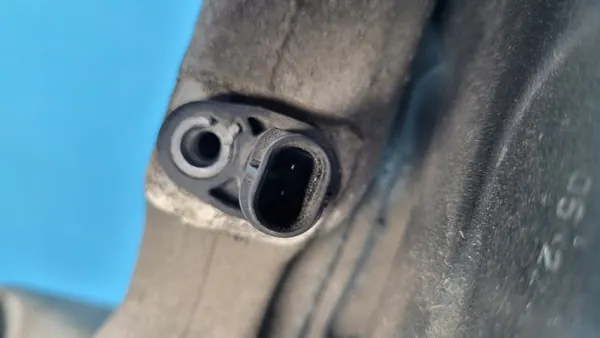 Mancal traseiro esquerdo Mercedes W206 OEM A2063570100 image 10