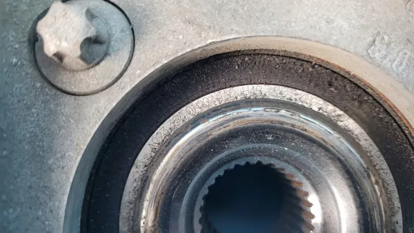 Mancal traseiro esquerdo Mercedes W206 OEM A2063570100 image 8