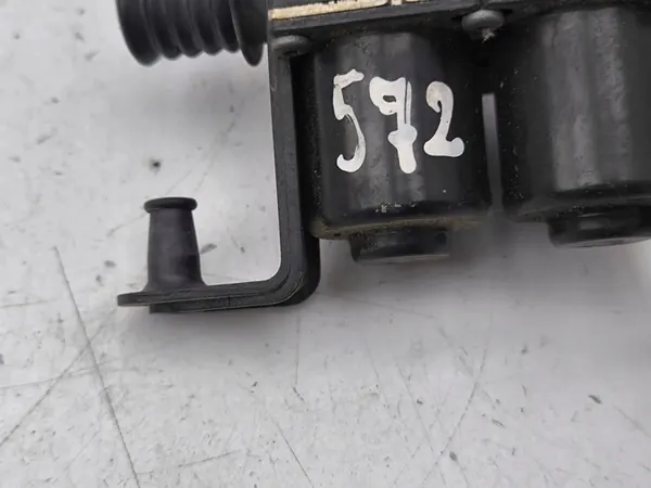 Koelvloeistof regelklep BMW 5 E60 E61 2004 OEM 6931708 image 4