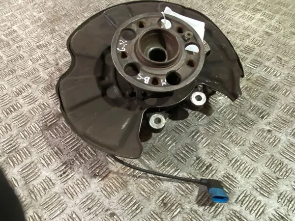 Mercedes-Benz takapyörän navan OEM UTO46267 image 3