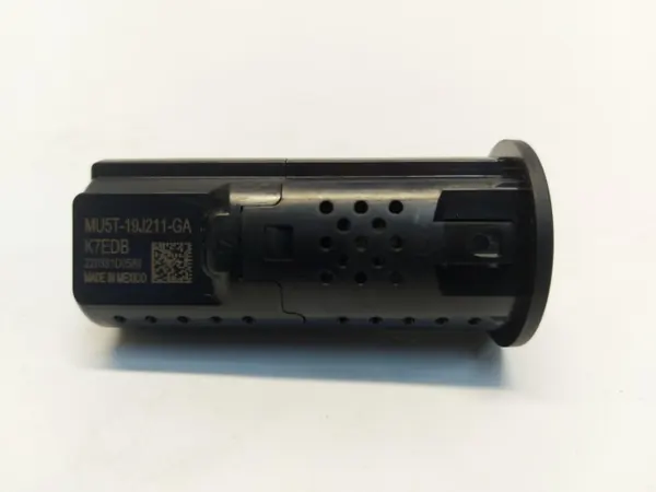 Prise USB Ford Mustang Mach-E OEM MU5T-19J211-GA image 3